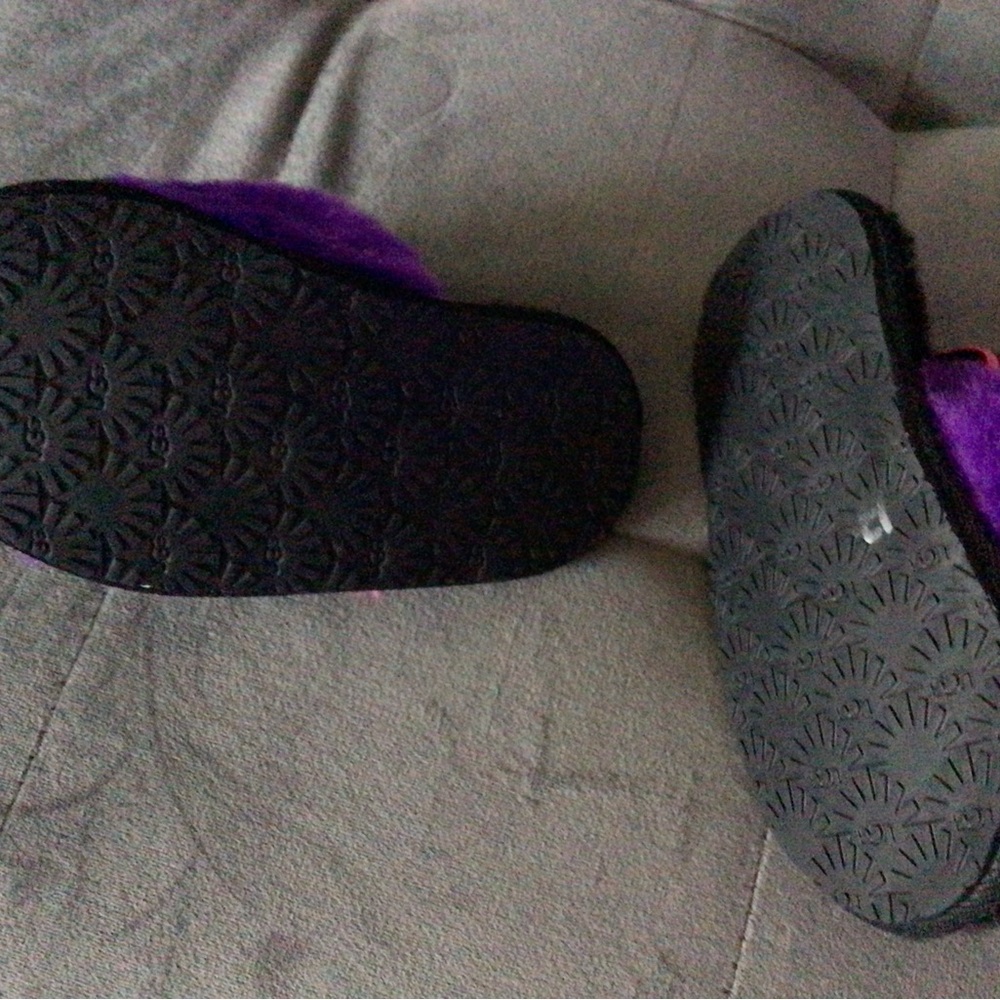 UGG Toddler Girl Slippers Sz 7